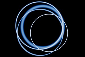 overlapping circles blue